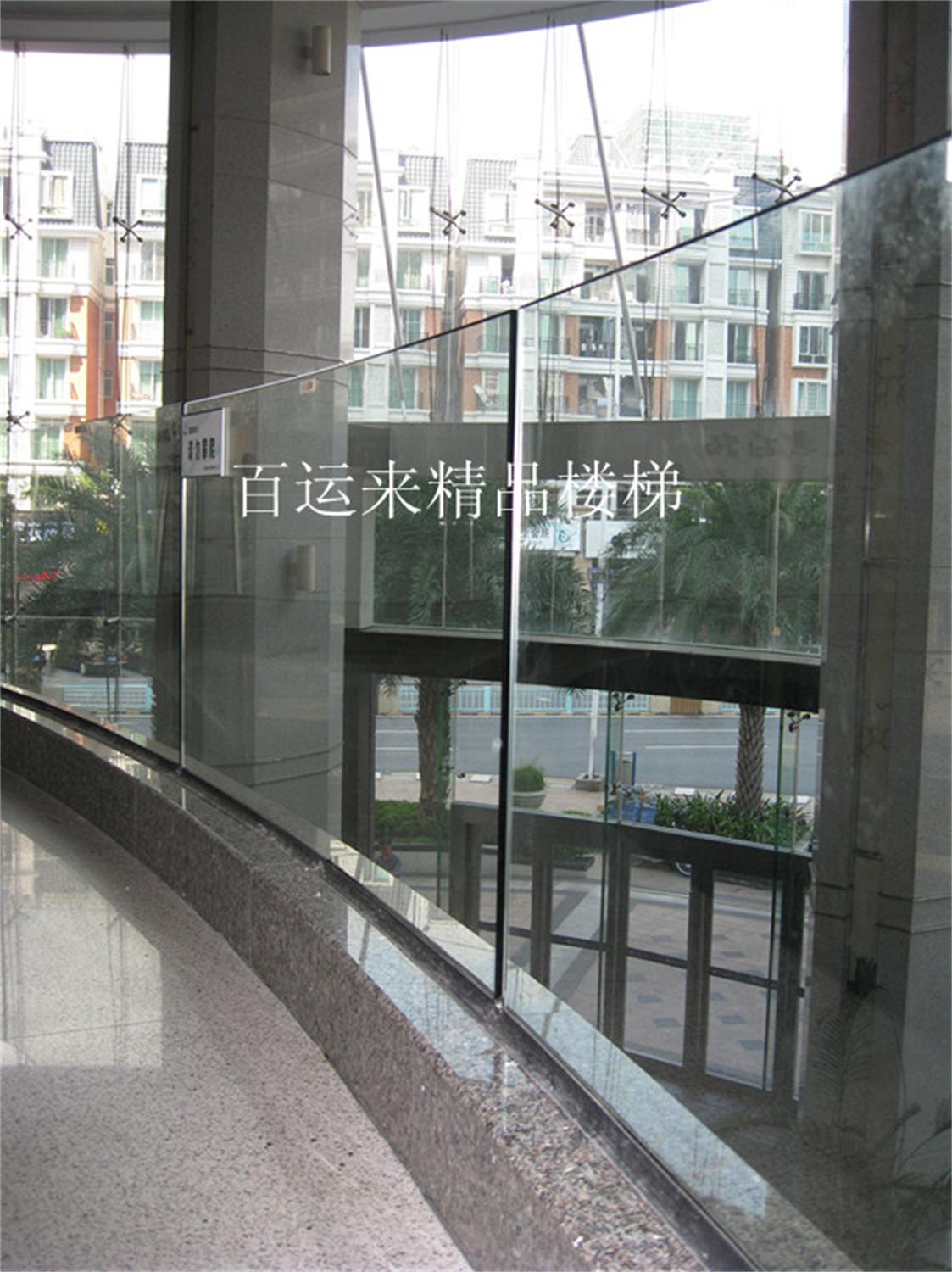 阳台玻璃